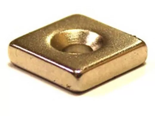 Неодимовый магнит; призма  12х12х3мм с зенковкой 3,5/7мм "MAGNEOD-140867" (2,44кг)